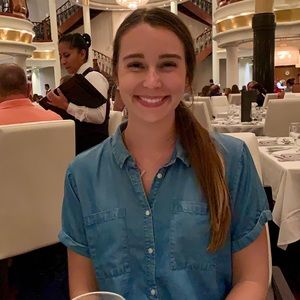 Meet your Posher, Abigail